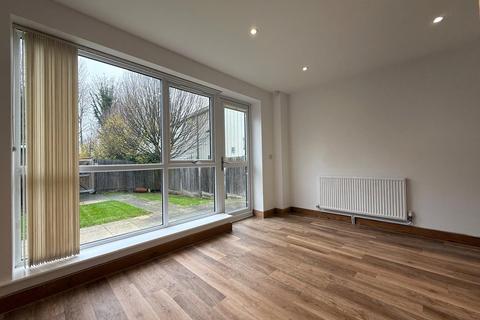 3 bedroom terraced house to rent, Ditton Walk, Cambridge