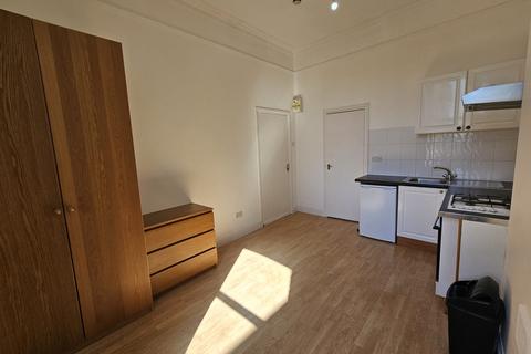 Studio to rent, Cricklewood Broadway, Cricklewood NW2