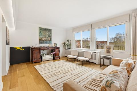 3 bedroom flat to rent, Cadogan Square, Knightsbridge, London