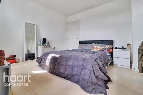 2 bedroom flat to rent, North Colchester, CO4