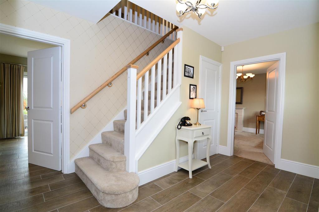 Mackintosh Road, Horsforth 4 bed detached house £600,000