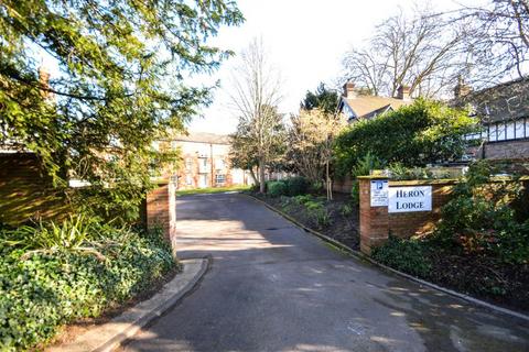 2 bedroom apartment to rent, Heron Lodge, Central Windsor