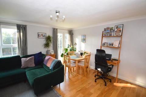 2 bedroom apartment to rent, Heron Lodge, Central Windsor