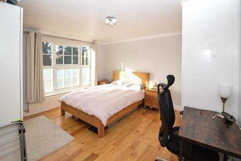 2 bedroom apartment to rent, Heron Lodge, Central Windsor