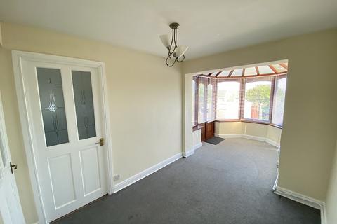 2 bedroom semi-detached house to rent, Chestnut Avenue, West Cross, Swansea, SA3