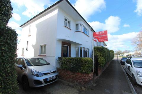 3 bedroom house to rent, WINDSOR - BARRY AVENUE