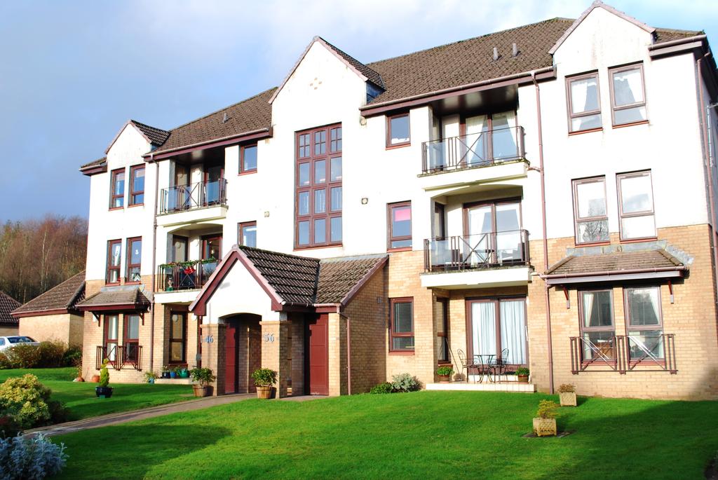 56 Nasmyth Avenue, Bearsden, Glasgow G61 4SQ 3 bed flat £950 pcm (£