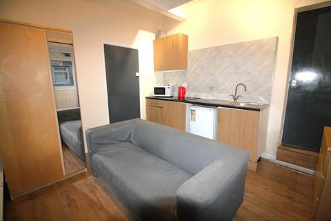 Studio to rent, South Road, Walkley, Sheffield, S6 3TB