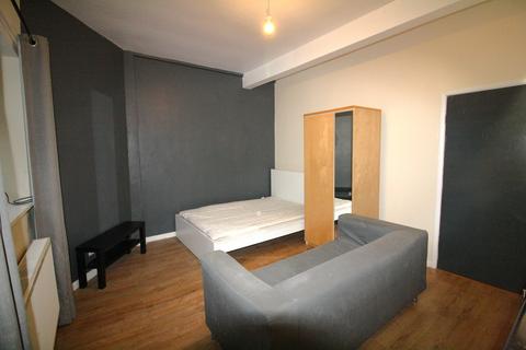 Studio to rent, South Road, Walkley, Sheffield, S6 3TB