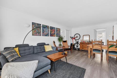 2 bedroom flat to rent, Gainsford Street, London