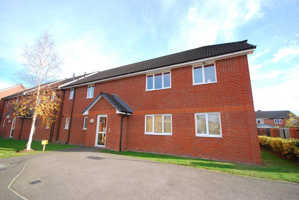 Chiltern Close, Chelmsford, Essex, CM1 1 bed apartment £700 pcm (£162 pw)