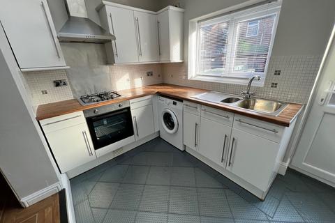 2 bedroom house to rent, Dudley Road, Sale M33