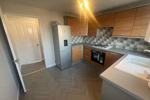 2 bedroom mews to rent, Maple Close, Kendray