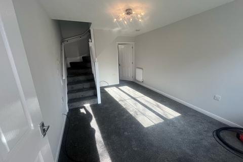 2 bedroom mews to rent, Maple Close, Kendray