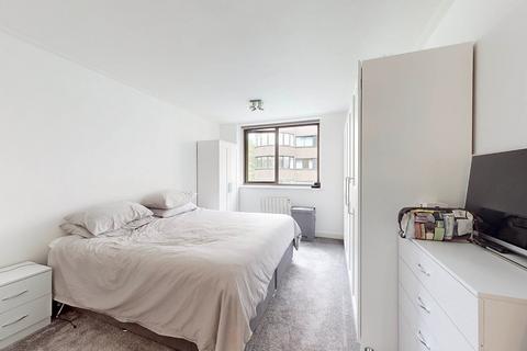 2 bedroom flat to rent, Queens Court, 4-8 Finchley Road, St John's Wood, London