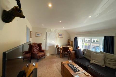 2 bedroom flat to rent, Barkfold Manor, Kirdford