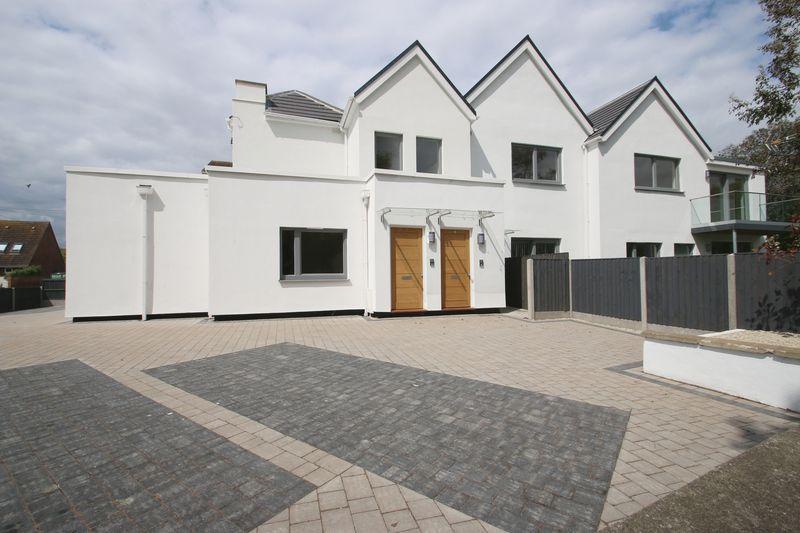 3, The Gables, Grove Road, BurnhamOnSea 2 bed apartment £179,950