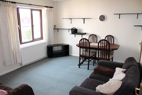 2 bedroom flat to rent, Commodore Croft, HU1