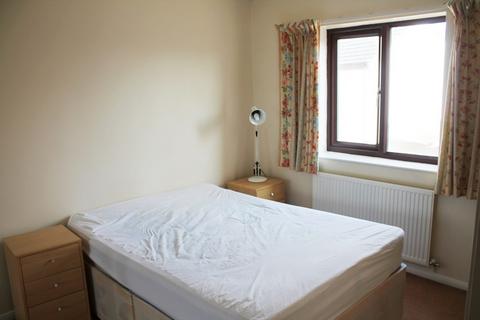 2 bedroom flat to rent, Commodore Croft, HU1