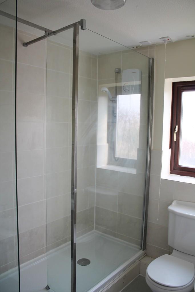 Shower Room (Main)