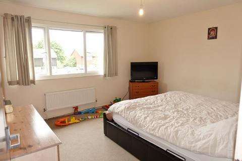 2 bedroom terraced house to rent, Aureole Walk, Newmarket