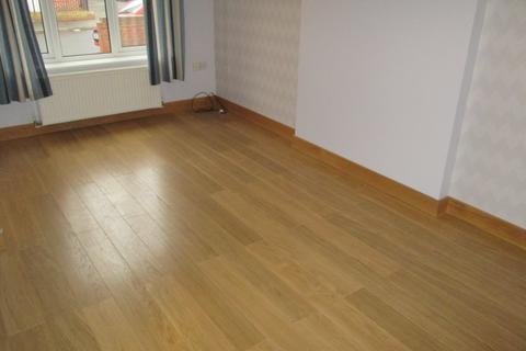 3 bedroom townhouse to rent, Hope Street, Low Valley
