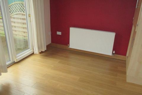 3 bedroom townhouse to rent, Hope Street, Low Valley