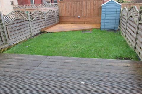 3 bedroom townhouse to rent, Hope Street, Low Valley