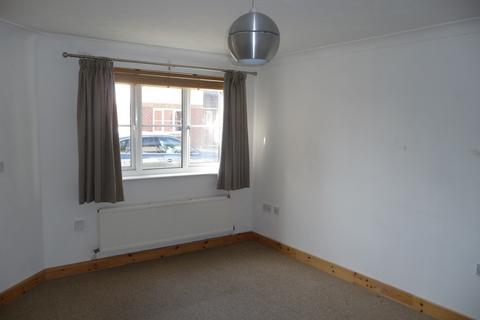 3 bedroom semi-detached house to rent, Seaview Road, Cowes, Isle Of Wight, PO31
