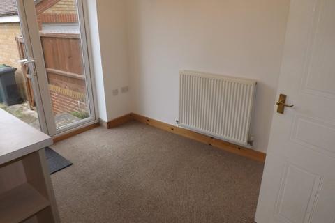 3 bedroom semi-detached house to rent, Seaview Road, Cowes, Isle Of Wight, PO31