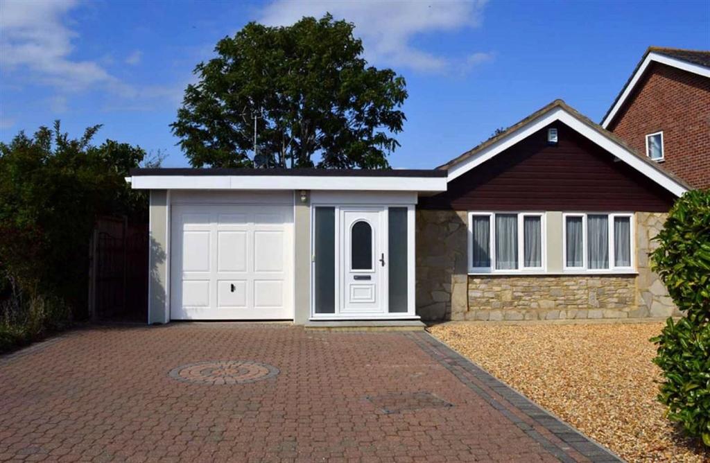 Merley Gardens, Merley, Wimborne, Dorset, BH21 1TB 3 bed detached