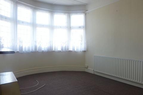 2 bedroom flat to rent - Boscombe Road, Southend-On-Sea