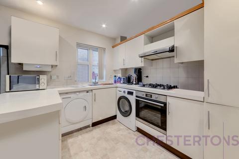 3 bedroom house to rent, Arden Crescent, London