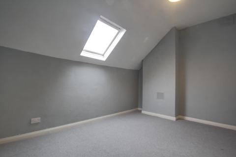 2 bedroom flat to rent, Halesowen Road, Dudley