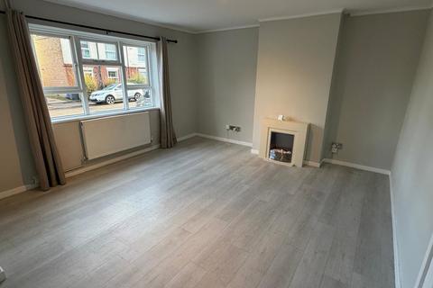 3 bedroom semi-detached house to rent, Cornfield Road, Bury St Edmunds