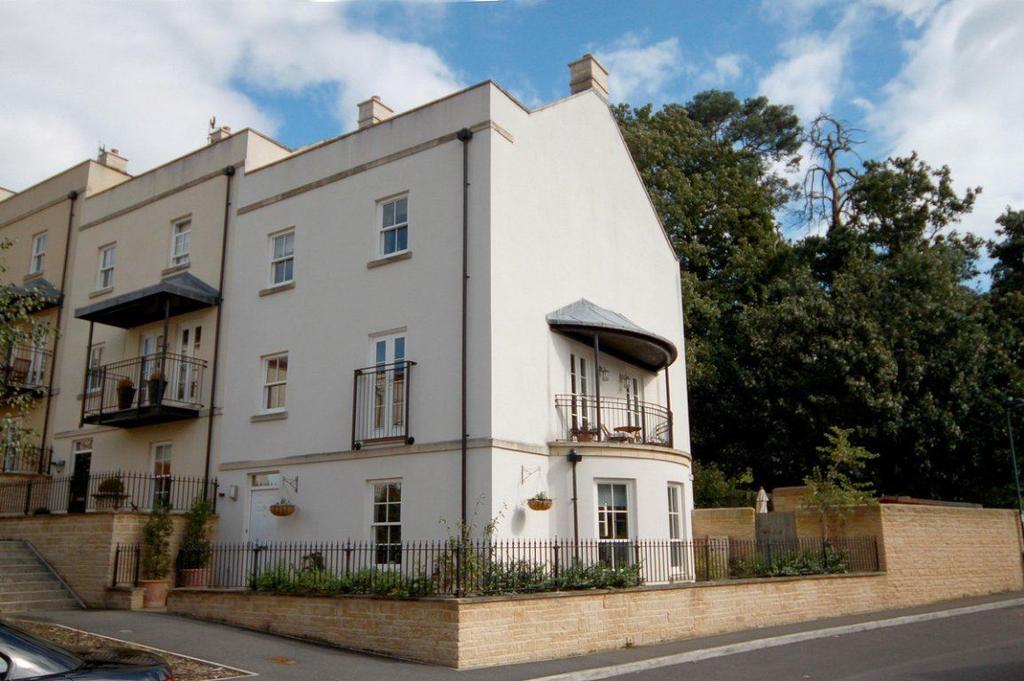 Eveleigh Avenue, Bath, BA1 5 bed house £2,500 pcm (£577 pw)