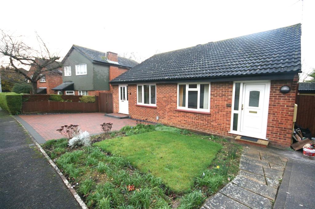 Browning Drive, Hitchin 2 bed semidetached bungalow £895 pcm (£207 pw)