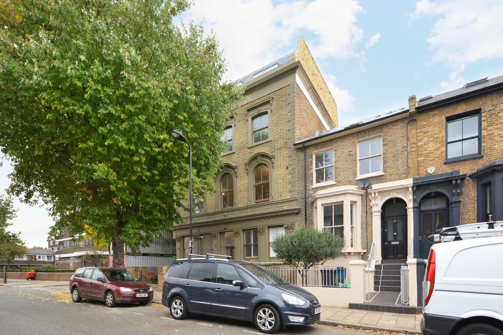 Penshurst Road, Victoria Park, London 2 bed flat £900,000