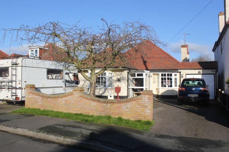 Lingfield Drive, Rochford 3 bed chalet £425,000