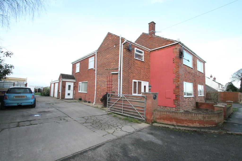 WESTHORPE ROAD, GOSBERTON PE11 4 bed semidetached house £195,000