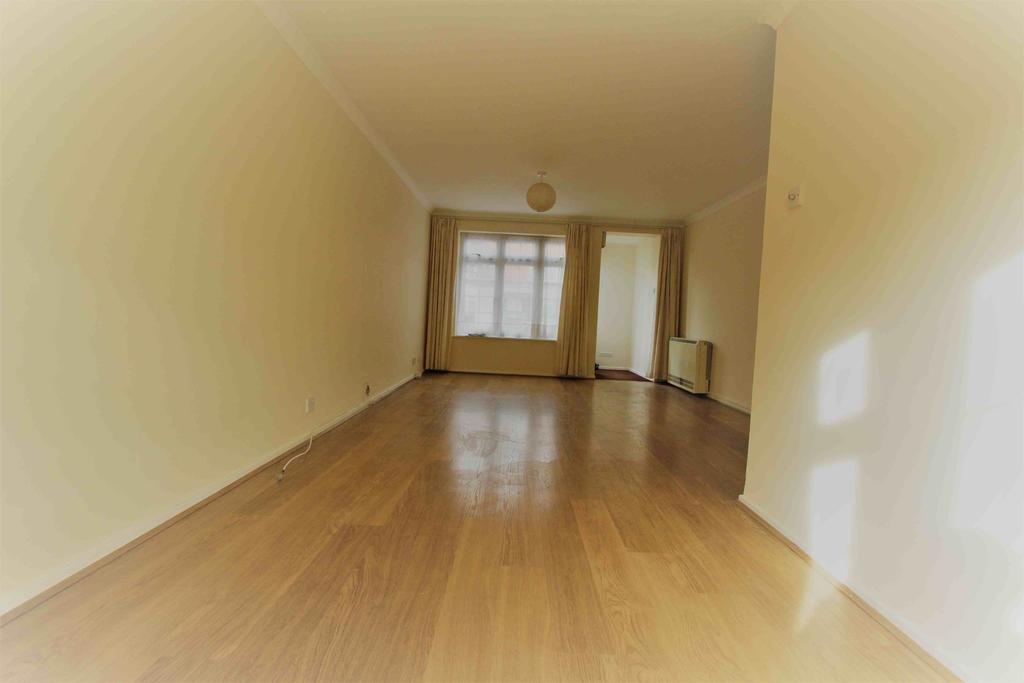 CENTRAL WINDSOR, LAMMAS COURT 2 bed flat £1,350 pcm (£312 pw)