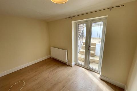 2 bedroom terraced house to rent, Trewyddfa Road, Morriston, SA6 8PE