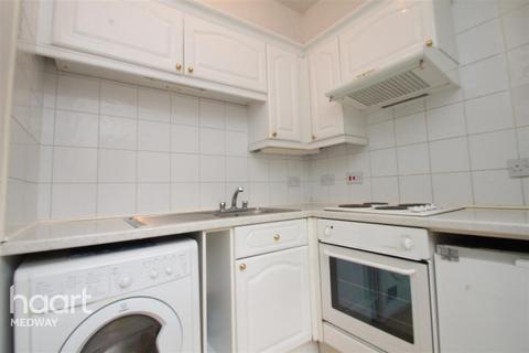 Studio to rent, High Street, CHATHAM