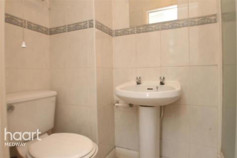 Studio to rent, High Street, CHATHAM
