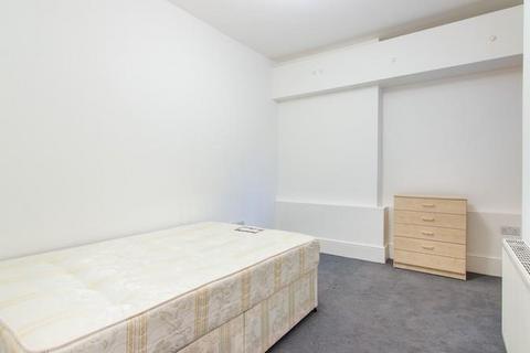 2 bedroom flat to rent, Uxbridge Road, Shepherds Bush, London, W12