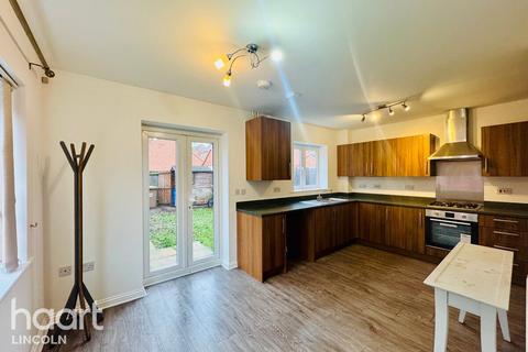 3 bedroom end of terrace house to rent, Iris Crescent, LINCOLN