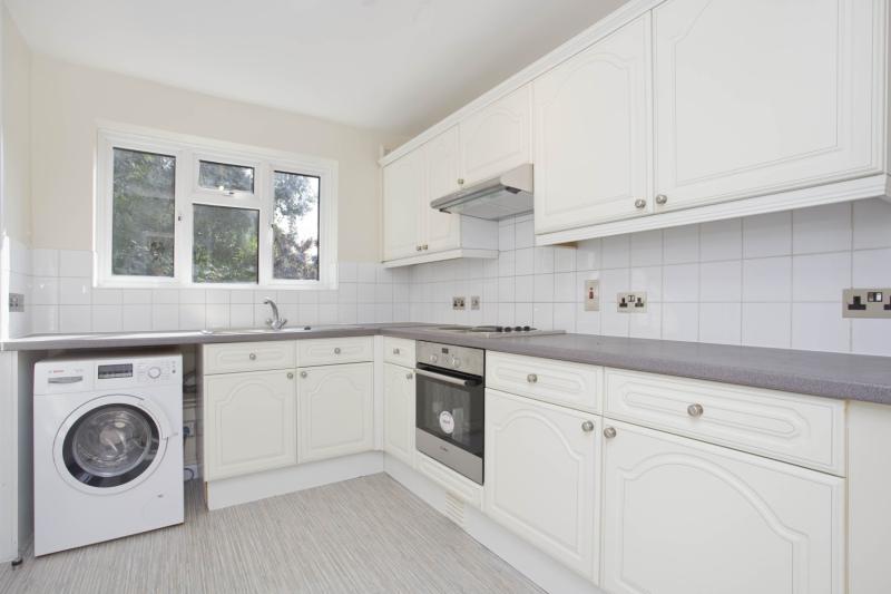 Vines Avenue, Finchley Central, N3 2 bed flat £1,400 pcm (£323 pw)