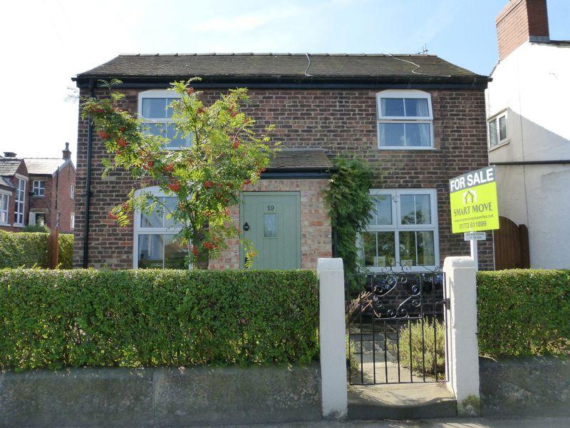 ***PRICED TO SELL*** Shore Road, Hesketh Bank, Preston 3 bed cottage