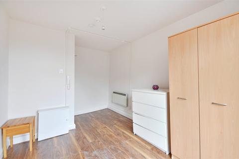 Studio to rent, Upper Street, Islington, N1