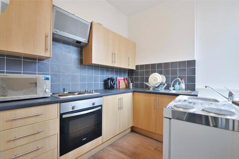 Studio to rent, Upper Street, Islington, N1